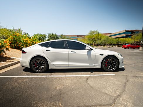 Used 2023 Tesla Model S Plaid image 1