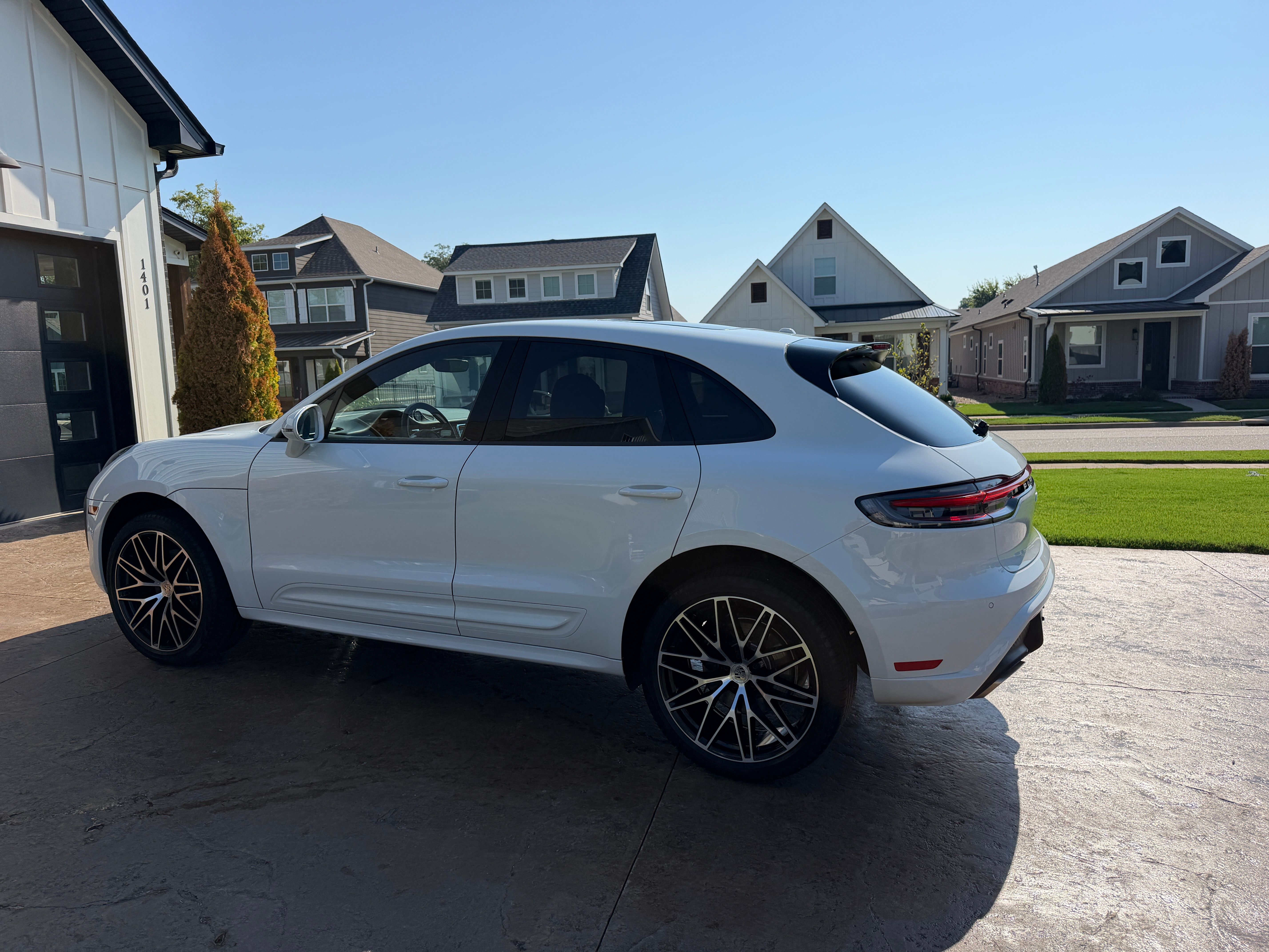 Used 2024 Porsche Macan AWD/4WD image 9