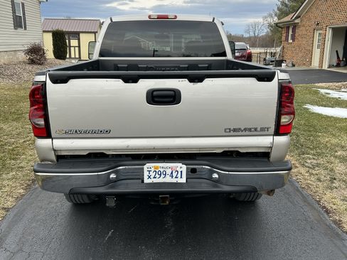 Used 2005 Chevrolet Silverado 2500 LS w/ Snow Plow Prep Package image 7