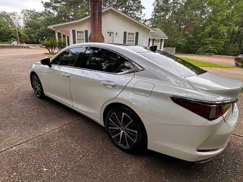 Used 2023 Lexus ES 350 w/ Premium Package image 5