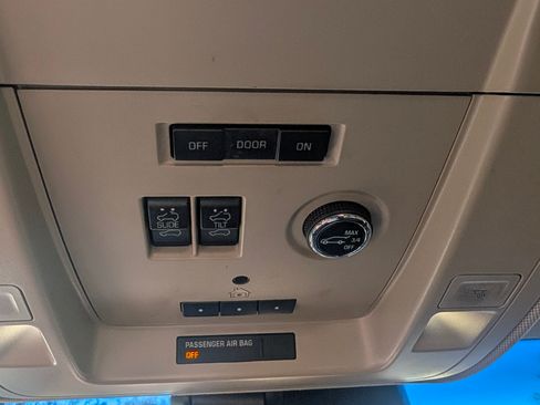 Used 2015 Chevrolet Suburban LTZ image 8