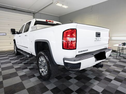 Used 2018 GMC Sierra 2500 Denali w/ Duramax Plus Package image 15
