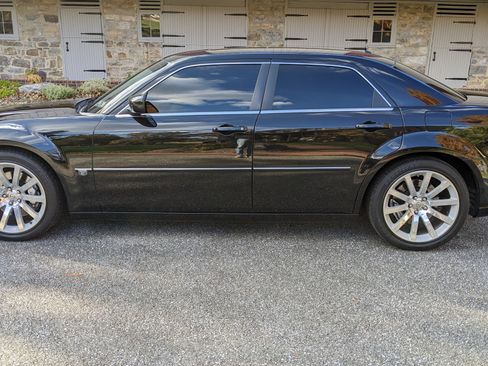 Used 2006 Chrysler 300 SRT8 w/ SRT Option Group II image 4