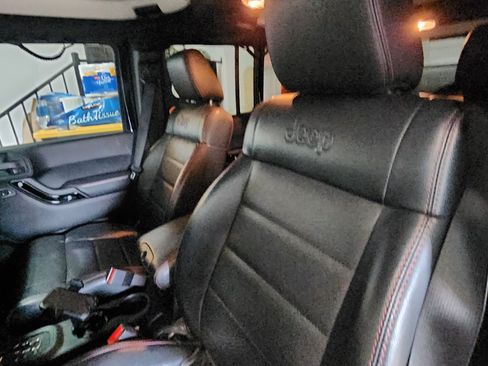 Used 2012 Jeep Wrangler Unlimited Sahara image 5