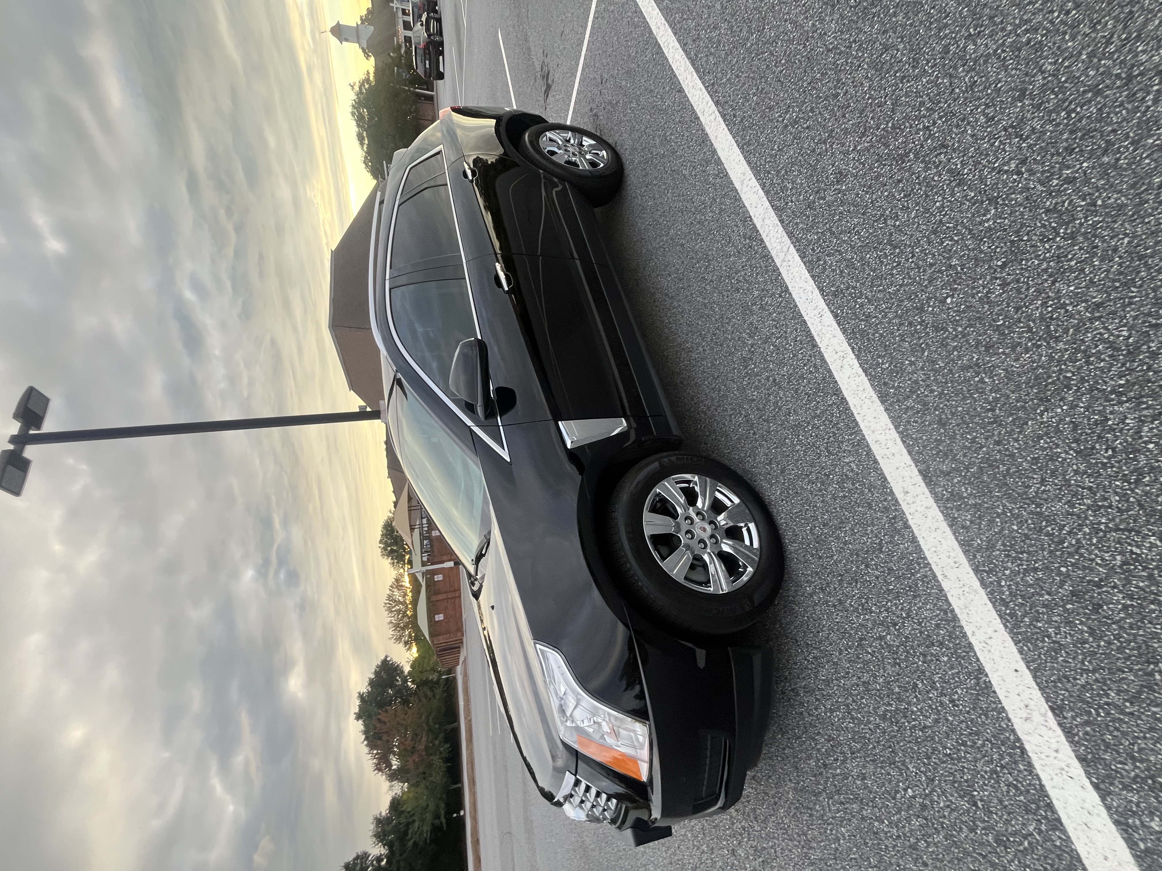Used 2015 Cadillac SRX Luxury w/ Driver Awareness Package FWD image 2