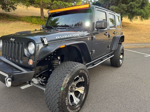 Used 2010 Jeep Wrangler Unlimited Rubicon w/ Dual Top Group AWD/4WD image 9