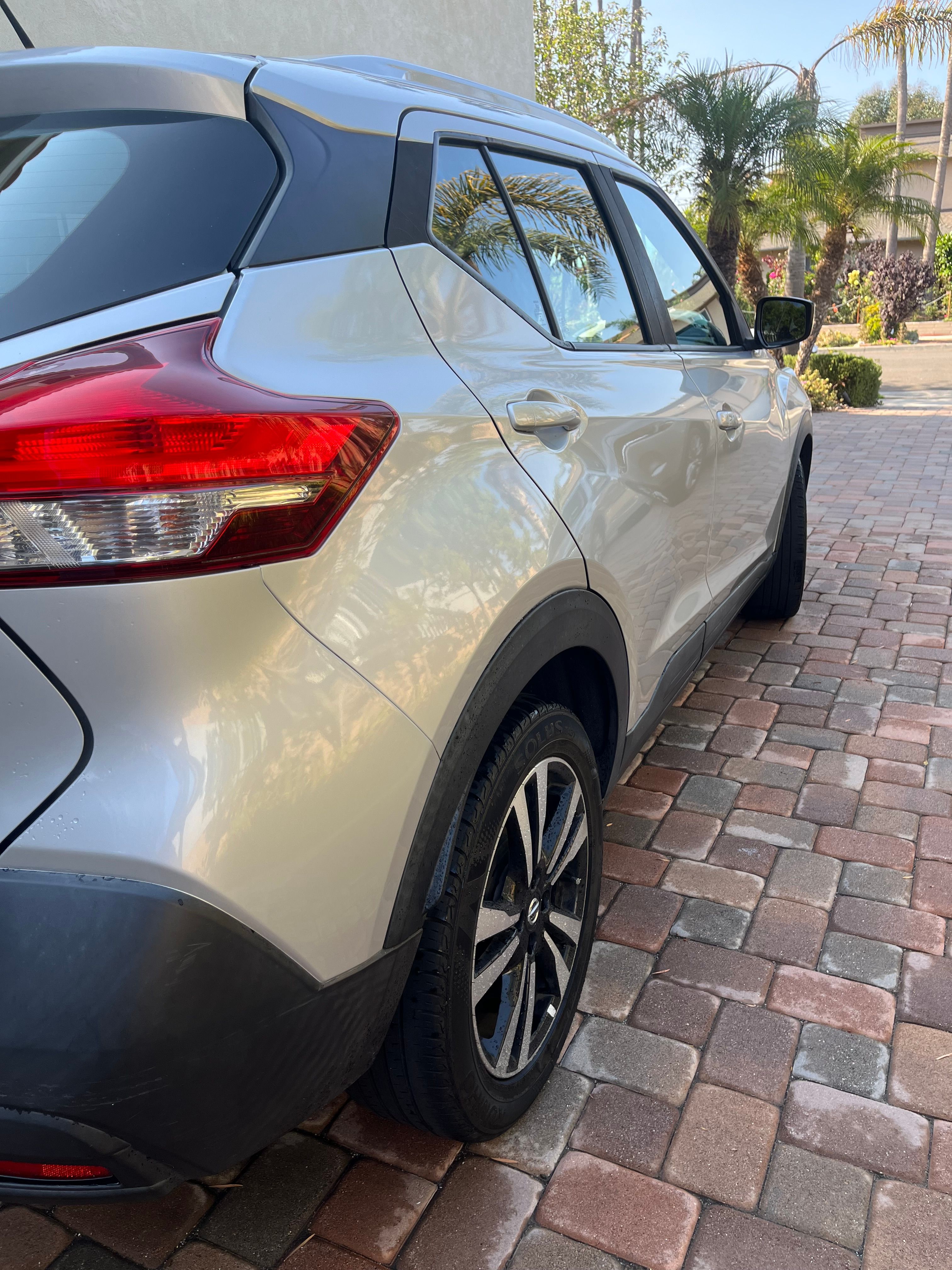 Used 2019 Nissan Kicks SV FWD image 4