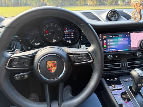 Used 2024 Porsche Macan image 17