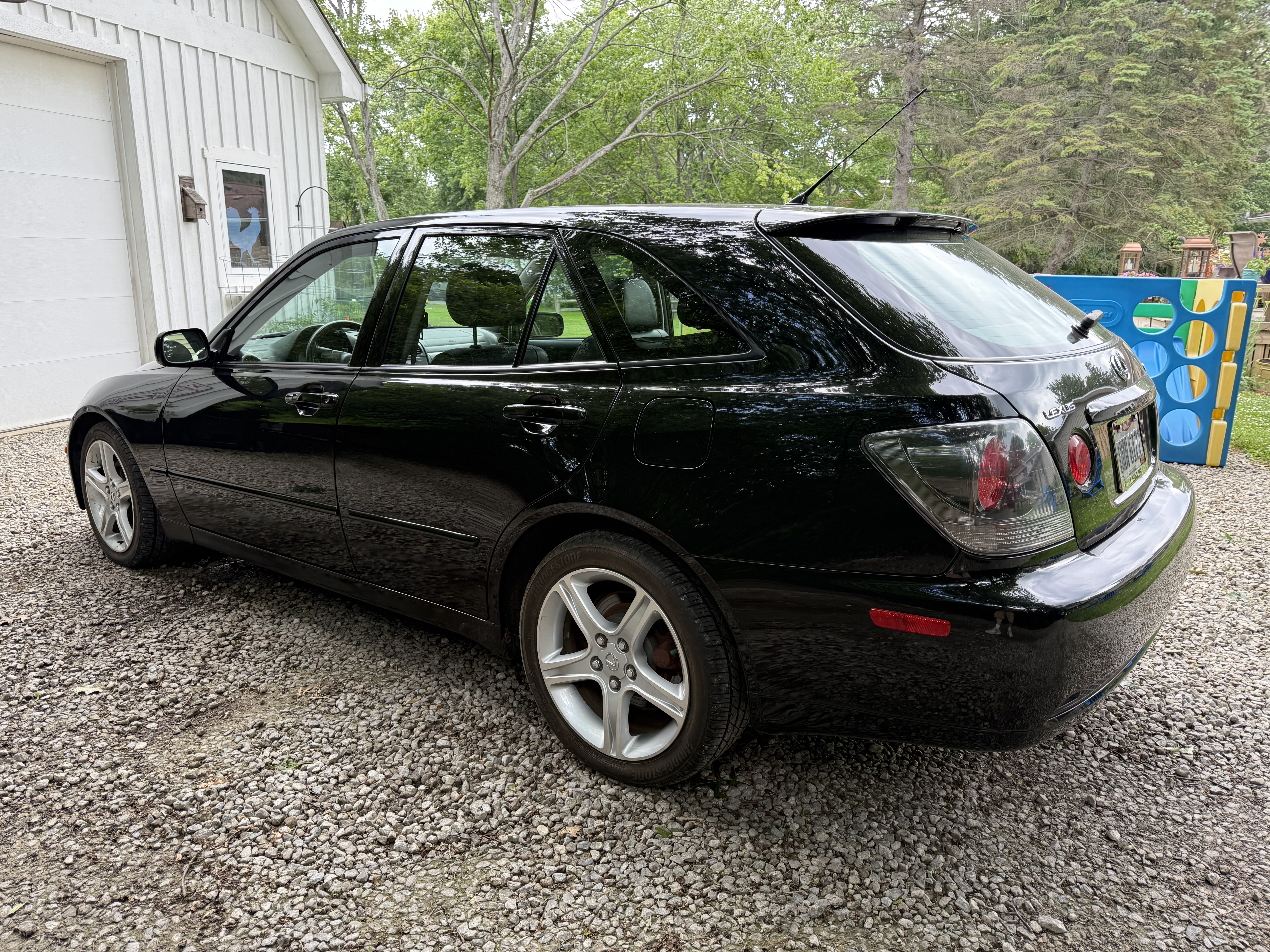 Used 2003 Lexus IS 300 SportCross RWD image 2