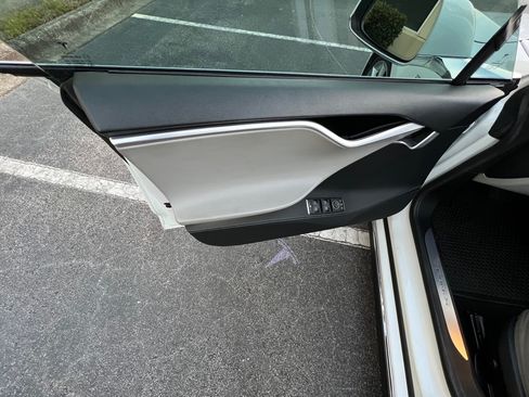 Used 2015 Tesla Model S 70D image 15