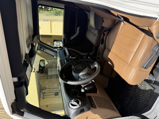 Used 2012 Jeep Wrangler Unlimited Rubicon w/ Connectivity Group AWD/4WD image 15