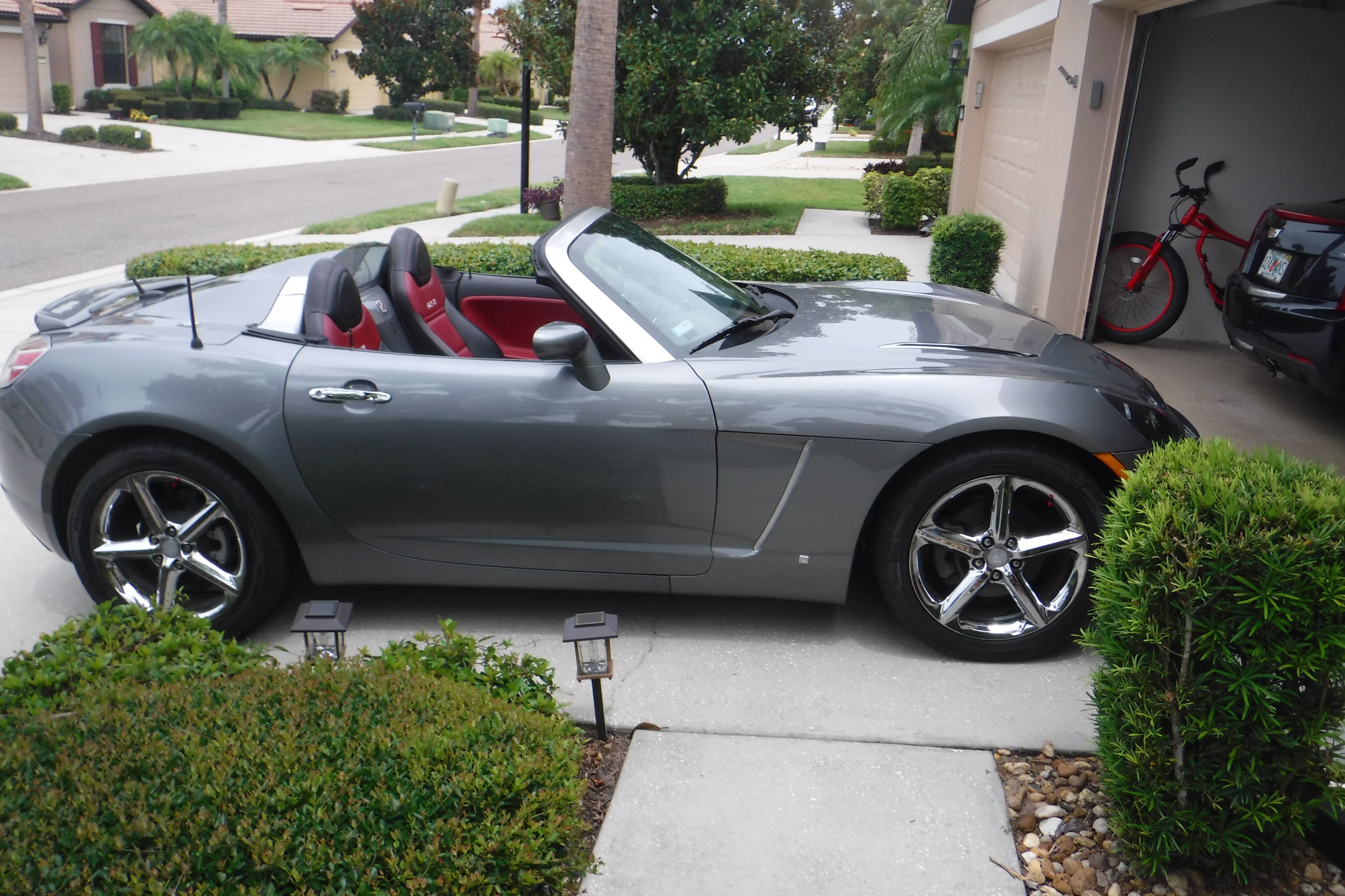 Used 2007 Saturn Sky Red Line RWD image 2