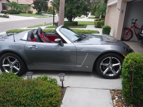 Used 2007 Saturn Sky Red Line RWD image 2