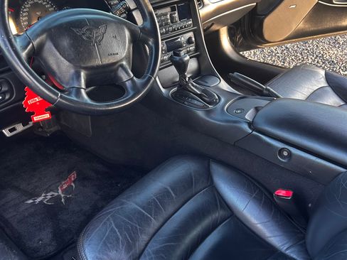 Used 1998 Chevrolet Corvette Coupe w/ Performance Handling Pkg image 17