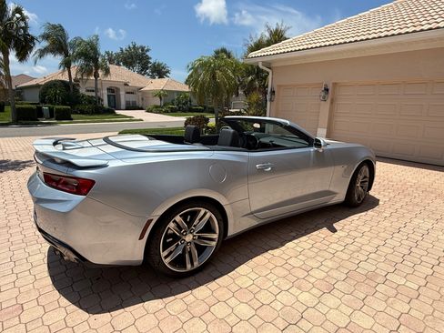 Used 2018 Chevrolet Camaro SS RWD image 8