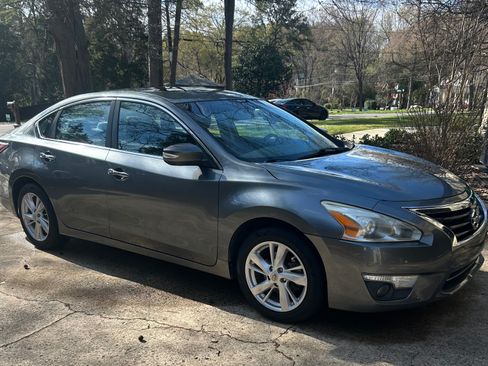 Used 2015 Nissan Altima 2.5 SV w/ Convenience Package image 1