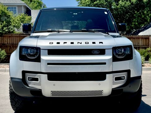 Used 2024 Land Rover Defender 110 SE AWD/4WD image 2