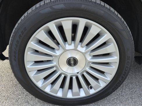 Used 2015 Lincoln Navigator L 4WD w/ Equipment Group 101A Reserve image 18