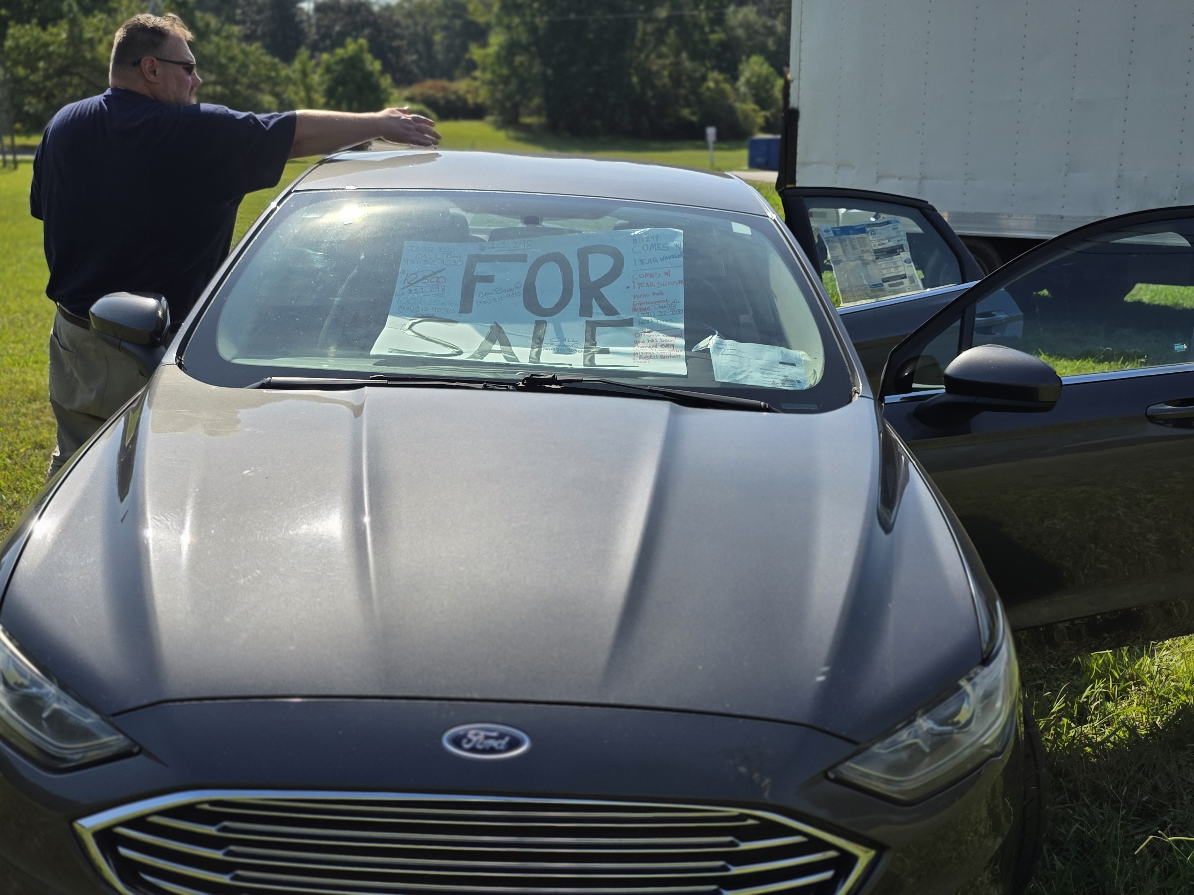 Used 2017 Ford Fusion SE w/ Fusion SE Technology Package FWD image 18