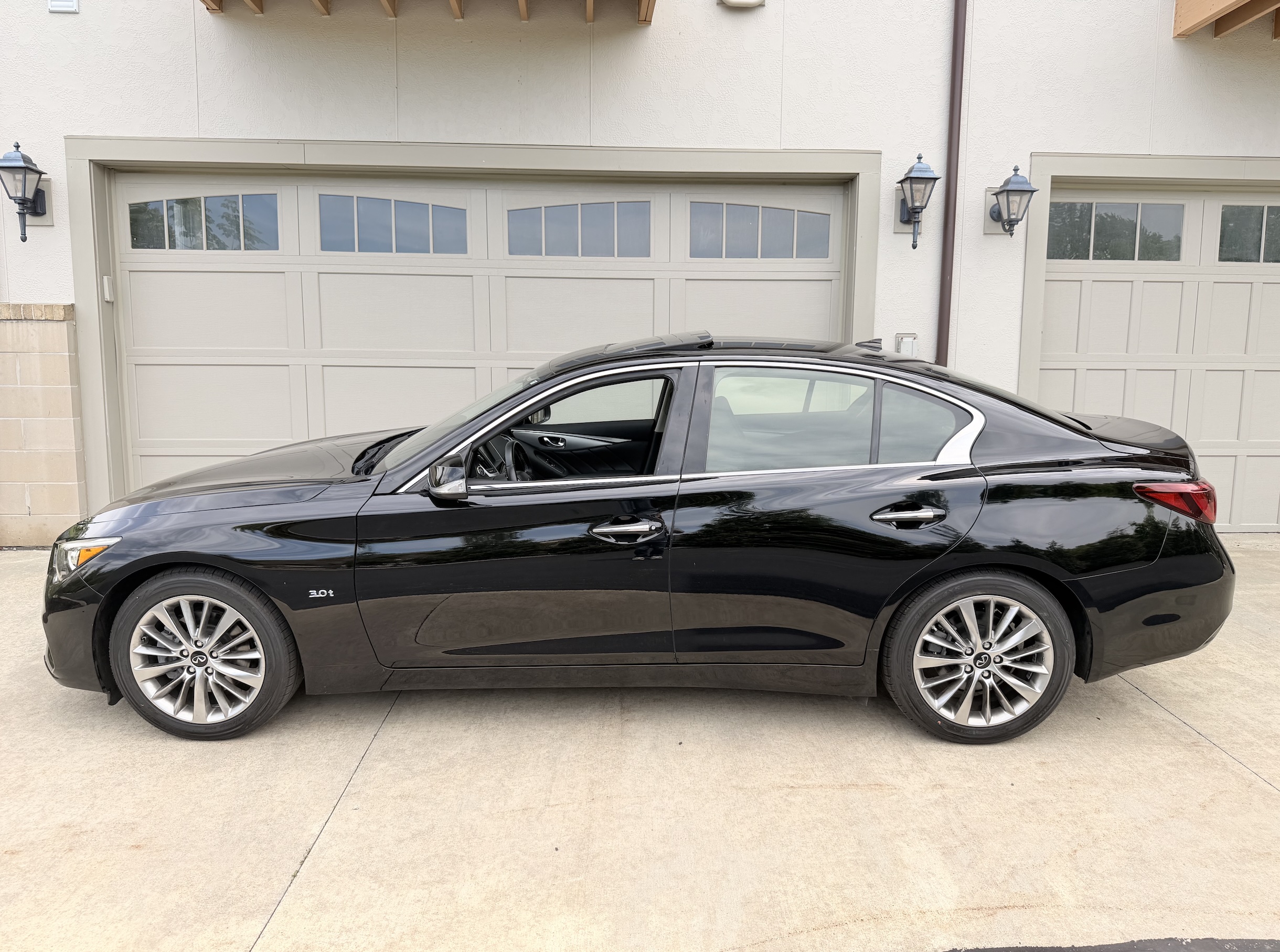 Used 2020 INFINITI Q50 Luxe AWD/4WD image 1