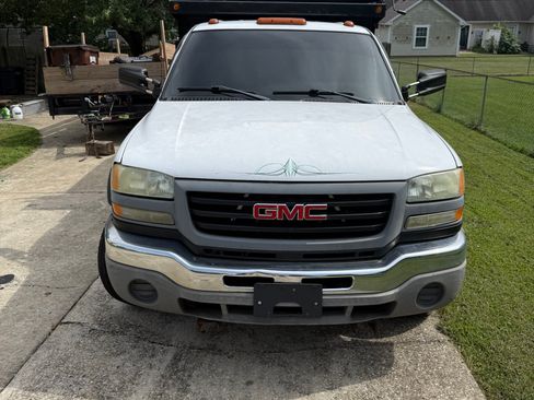 Used 2004 GMC Sierra 3500 W/T RWD image 4