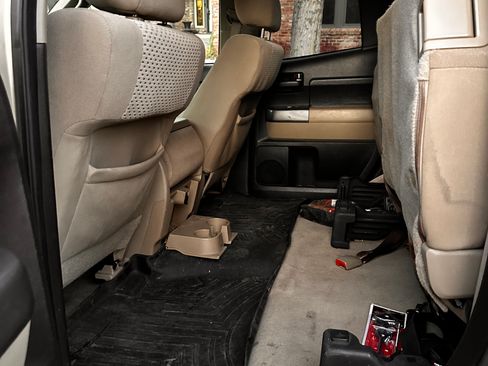 Used 2010 Toyota Tundra 4x4 Double Cab image 6