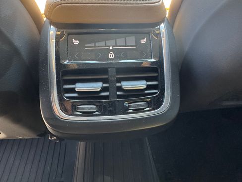 Used 2023 Volvo XC60 B6 Ultimate w/ Protection Package Premier image 9