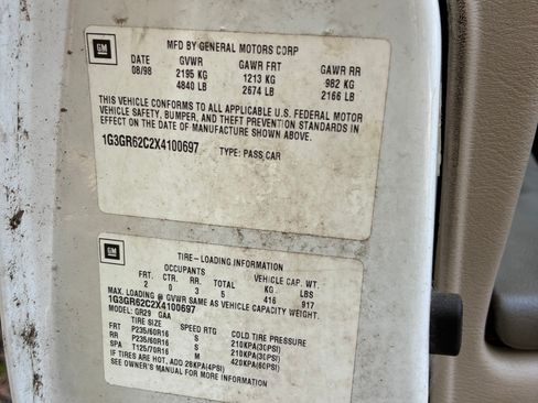 Used 1999 Oldsmobile Aurora Sedan 4D image 10