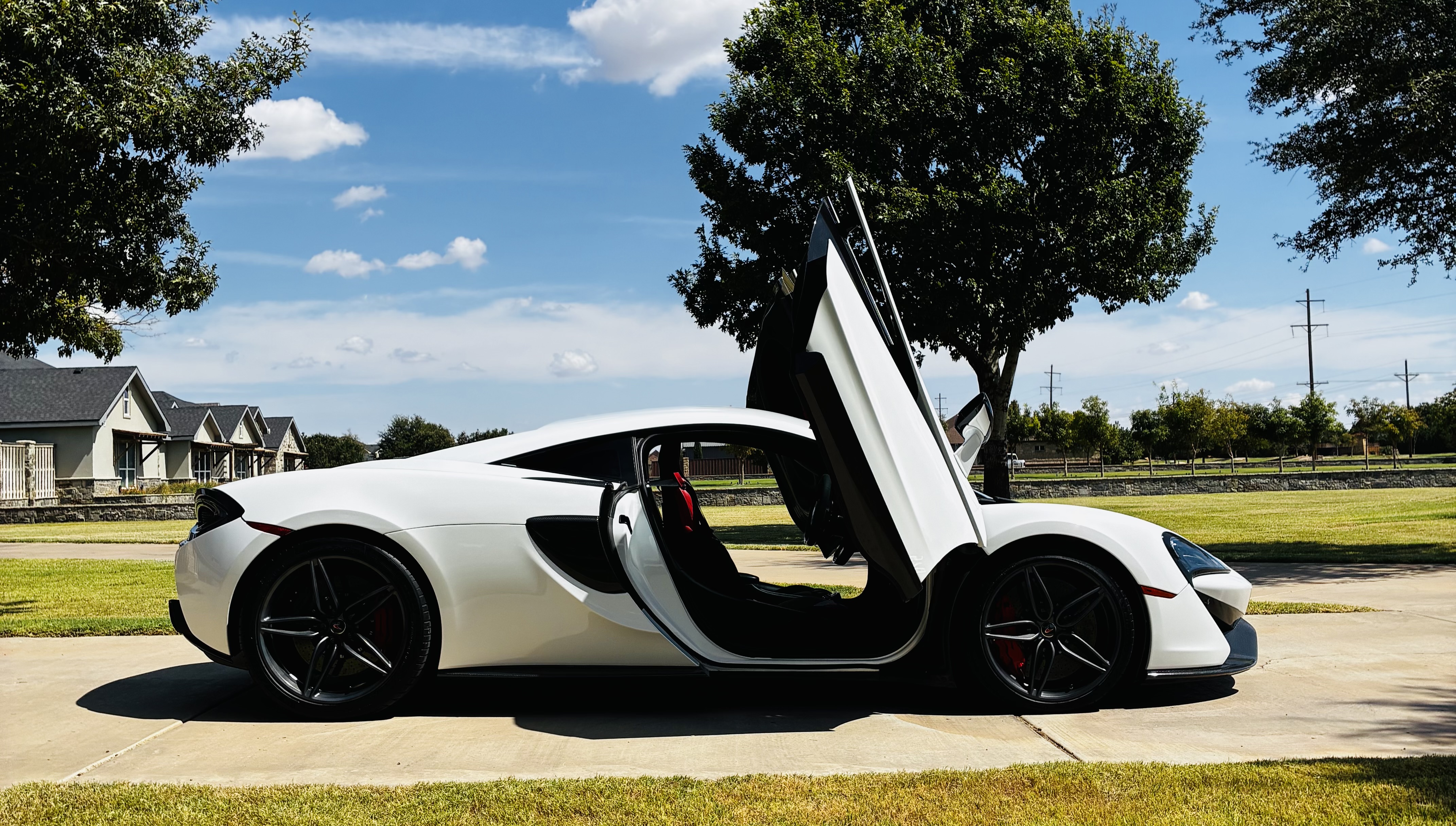 Used 2016 McLaren 570S Coupe RWD image 2