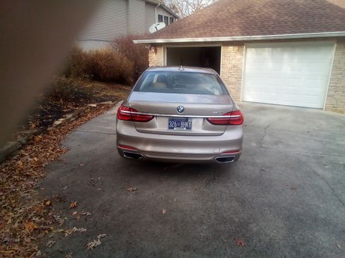 Used 2019 BMW 740i w/ Executive Package image 8