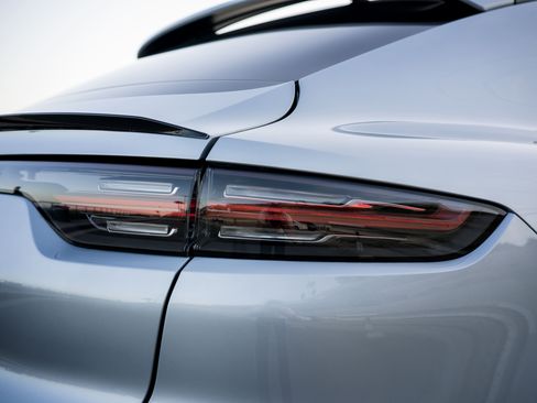 Used 2020 Porsche Cayenne Turbo image 12