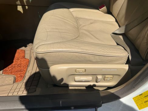 Used 2005 Lexus LS 430 w/ Premium Pkg RWD image 18