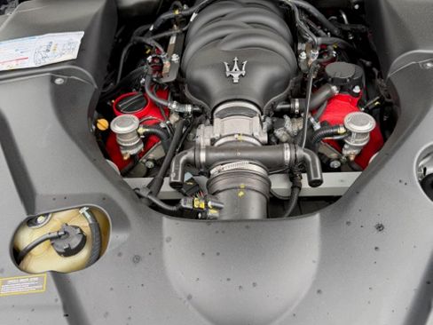 Used 2010 Maserati GranTurismo S RWD image 14