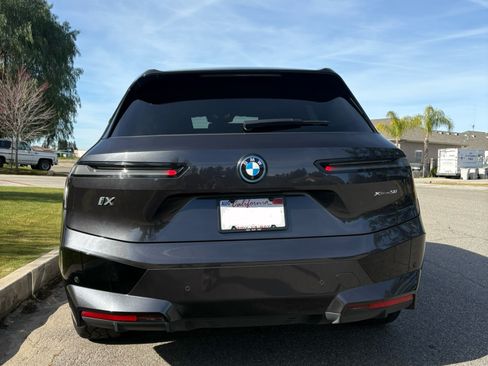 Used 2022 BMW iX xDrive50 w/ Premium Package image 4