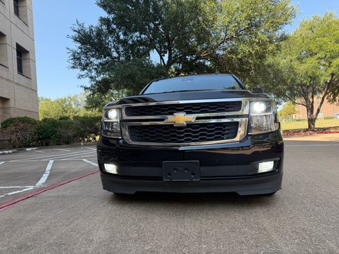 Used 2017 Chevrolet Suburban LT RWD image 9