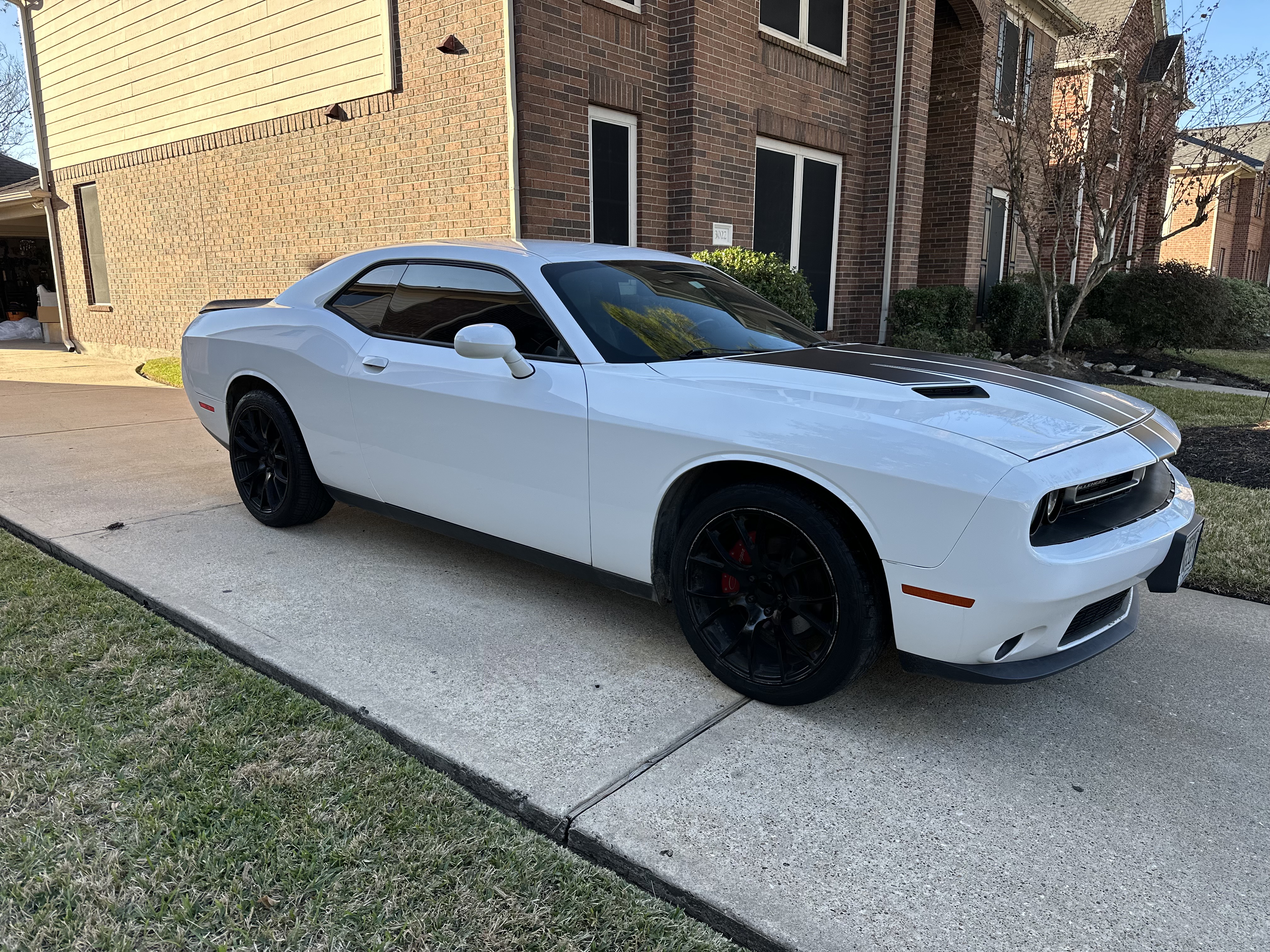 Used 2016 Dodge Challenger SXT RWD image 2
