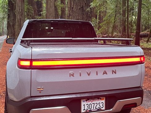 Used 2022 Rivian R1T Launch Edition image 9