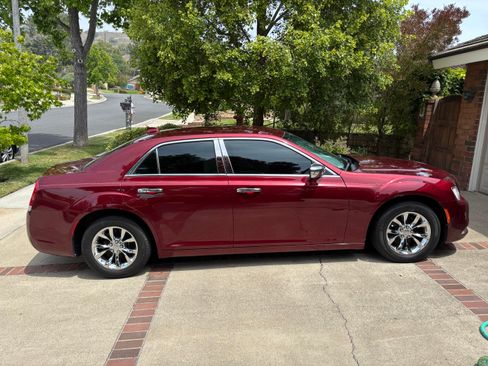 Used 2015 Chrysler 300 Limited w/ Driver Convenience Group RWD image 8