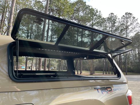 Used 2020 Toyota Tacoma TRD Sport image 15