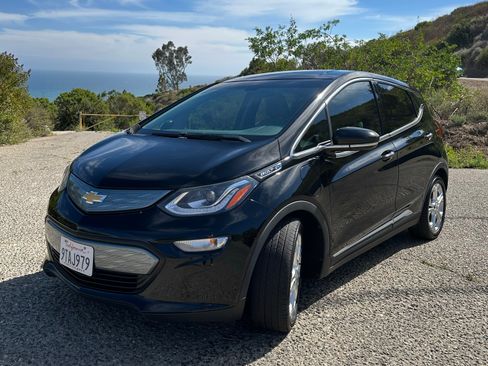 Used 2019 Chevrolet Bolt LT FWD image 2