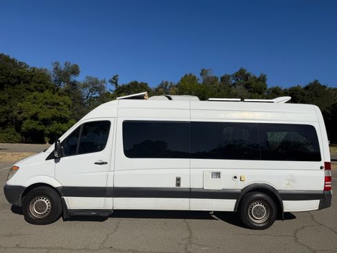 Used 2011 Mercedes-Benz Sprinter 2500 image 10