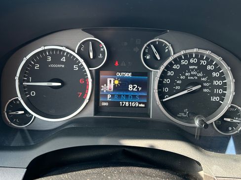 Used 2014 Toyota Tundra SR5 w/ SR5 Upgrade Package RWD image 17
