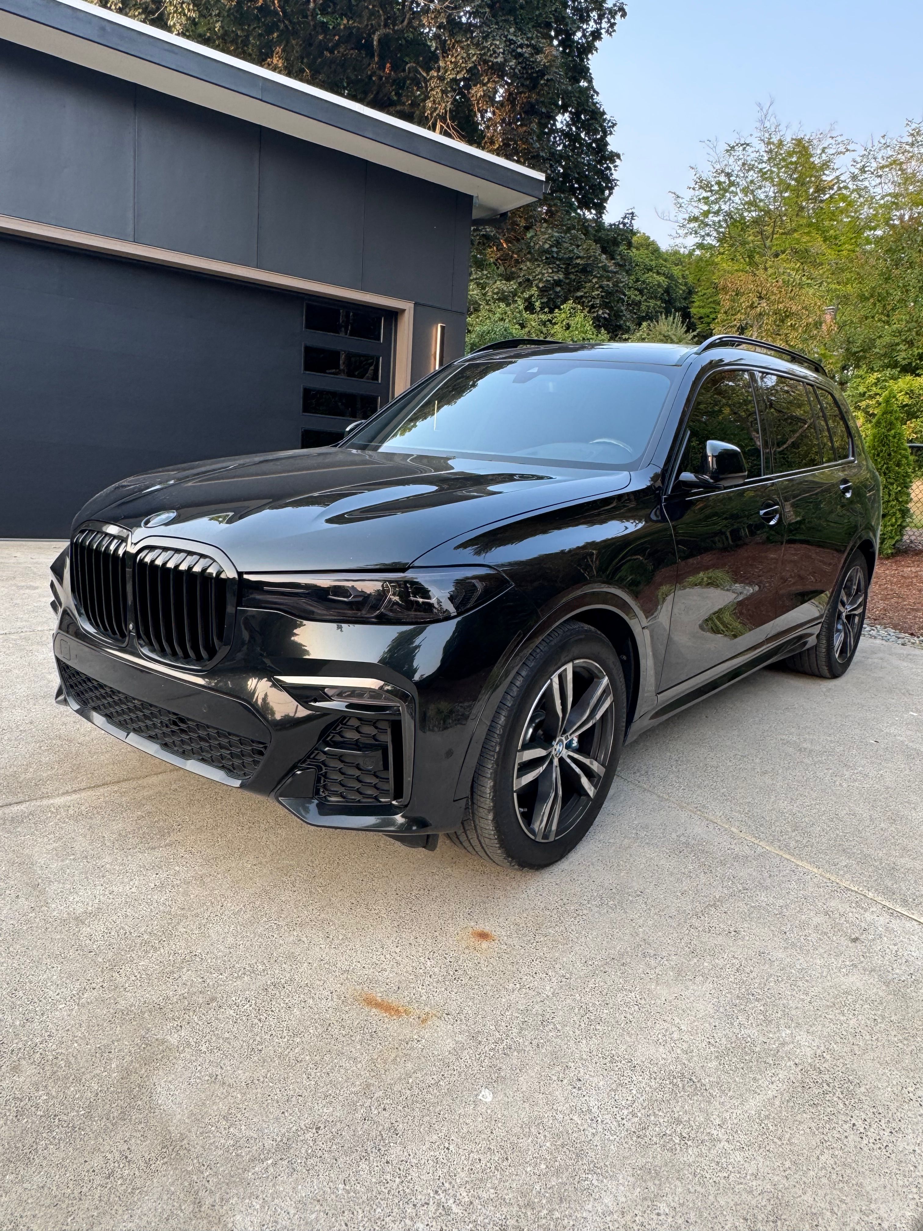 Used 2020 BMW X7 xDrive40i w/ M Sport Package AWD/4WD image 1