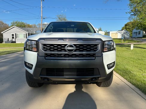Used 2025 Nissan Frontier SV w/ SV Convenience Package AWD/4WD image 6