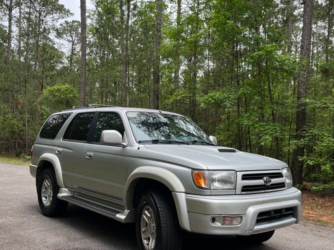 Used 2000 Toyota 4Runner SR5 RWD image 11