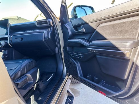Used 2025 Toyota Tacoma TRD Sport image 28