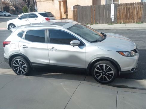 Used 2017 Nissan Rogue Sport SL w/ SL Premium Package image 9