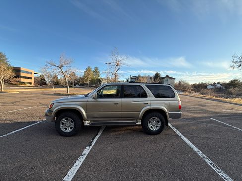 Used 2002 Toyota 4Runner SR5 image 1
