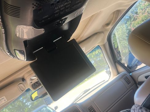 Used 2004 GMC Yukon Denali image 9