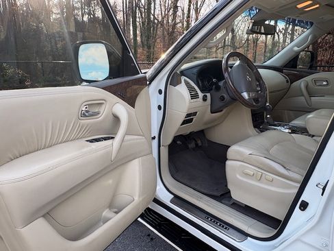 Used 2017 INFINITI QX80 2WD w/ Driver Assistance Package image 6